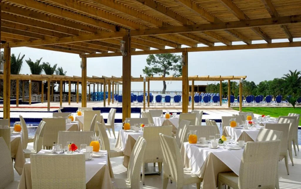 Comer Kinetta Beach: another view