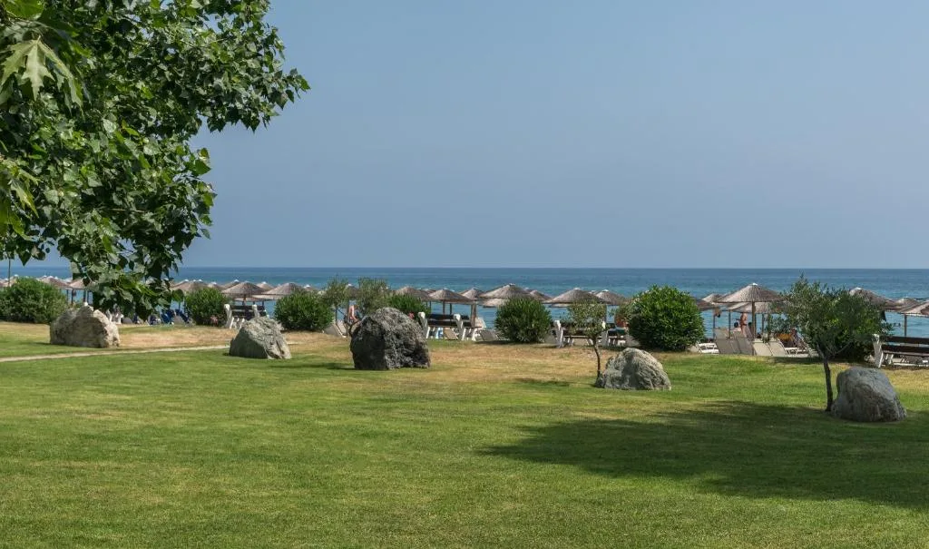 Cronwell Platamon Resort: another view