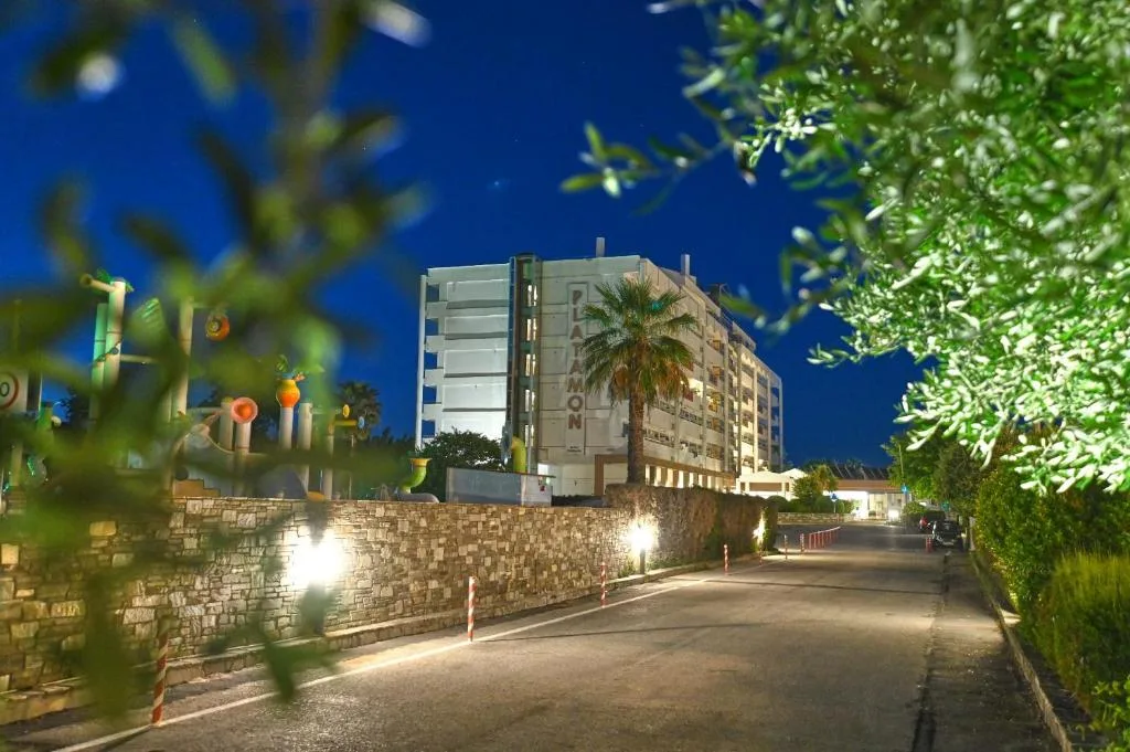 Cronwell Platamon Resort: another view