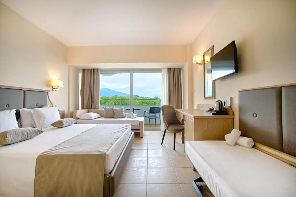 Cronwell Platamon Resort: another view