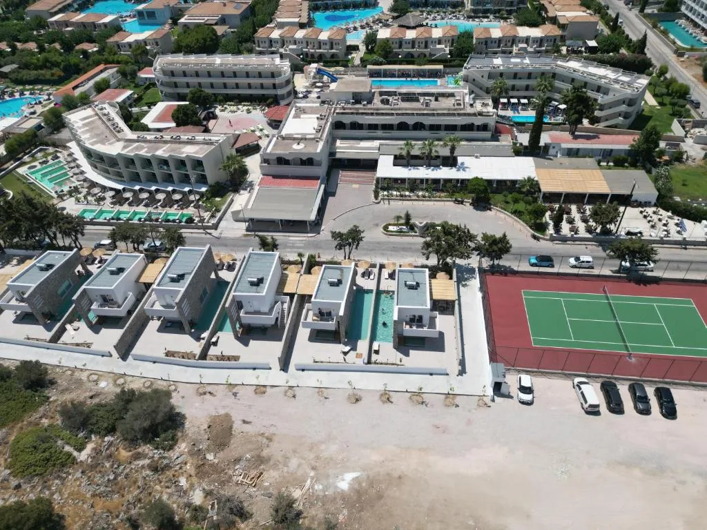 Delfinia Resort: another view