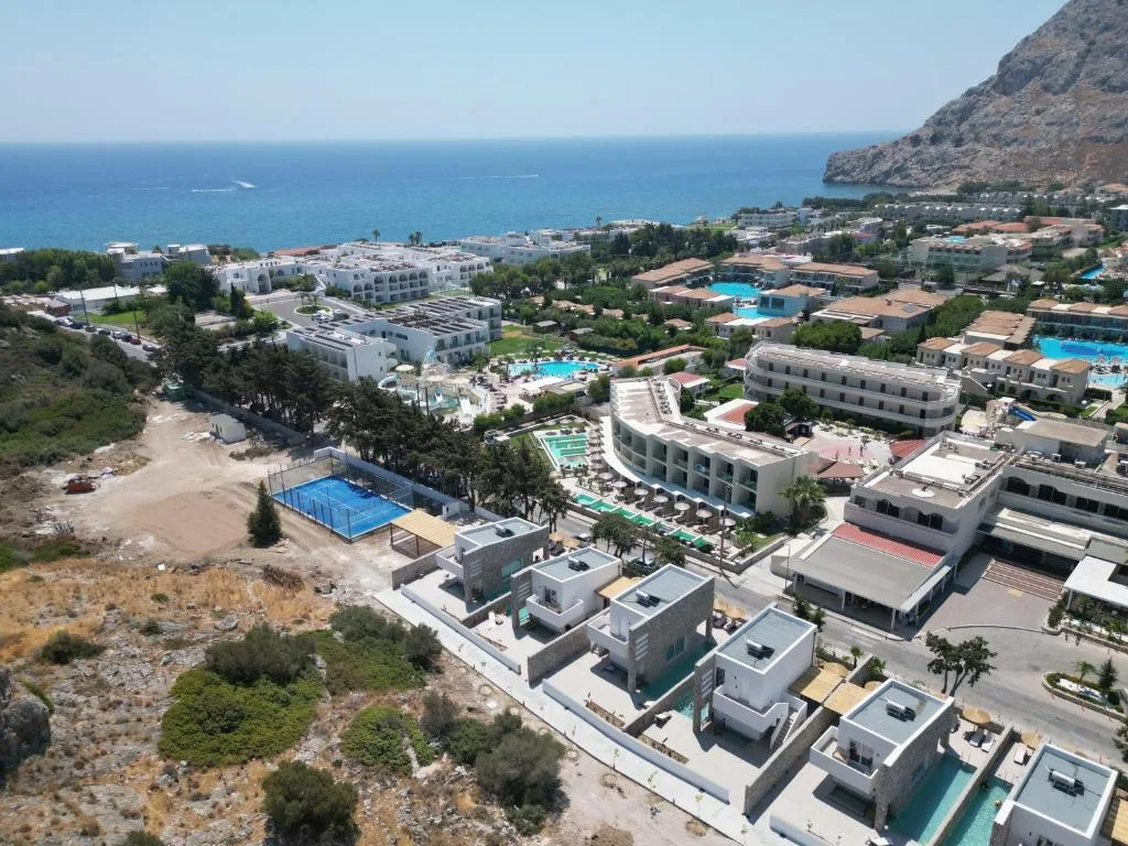 Delfinia Resort: another view