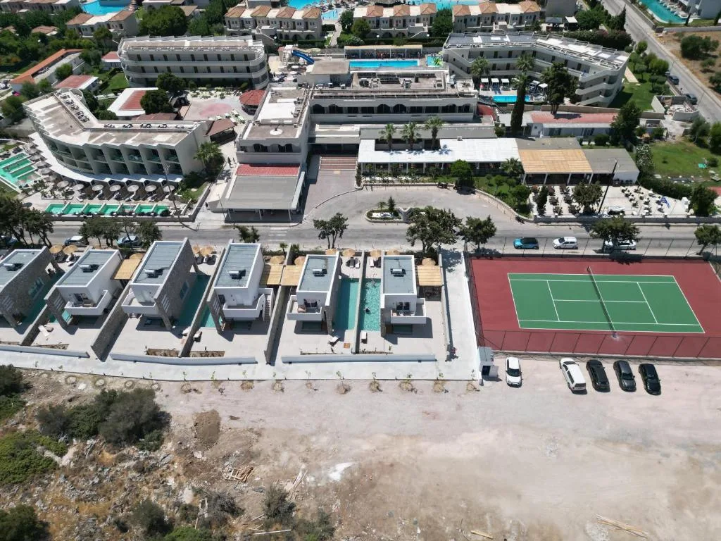 Delfinia Resort: another view