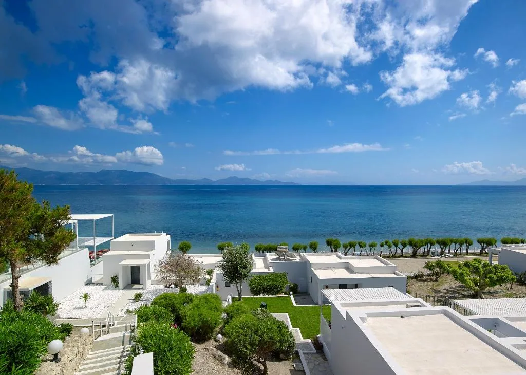 Dimitra Beach Hotel & Suites: another view