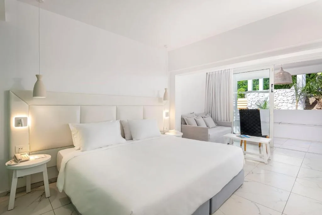 Dimitra Beach Hotel & Suites: another view
