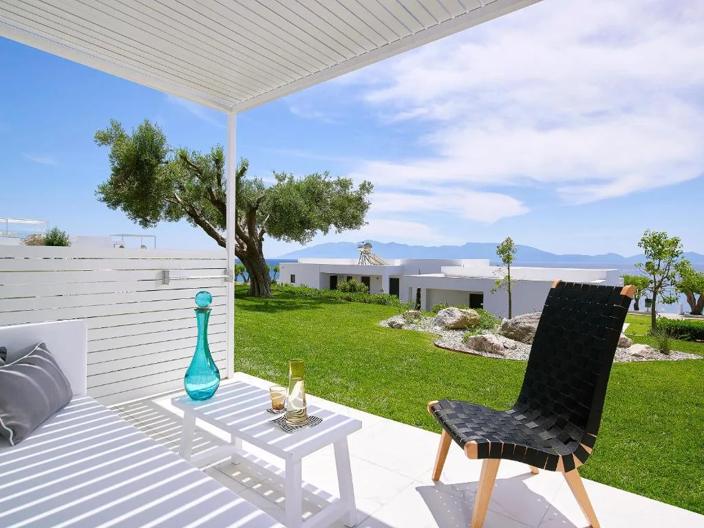 Dimitra Beach Hotel & Suites: another view