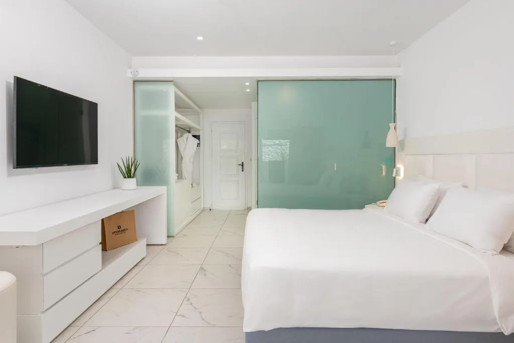 Dimitra Beach Hotel & Suites: another view