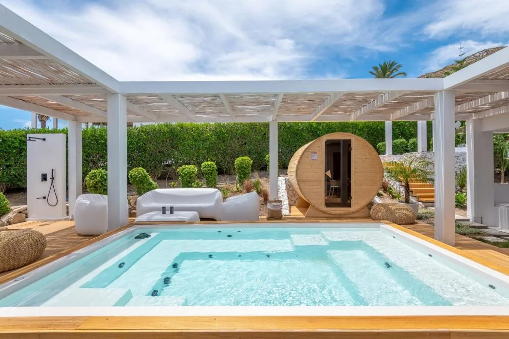 Dimitra Beach Hotel & Suites: another view