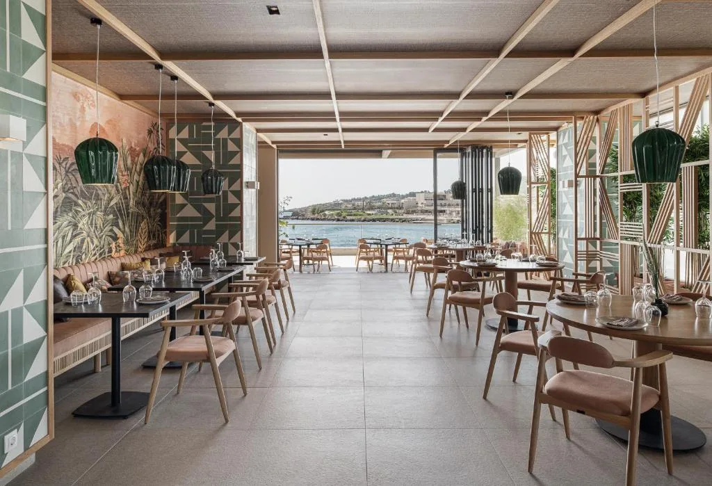Eden Roc Resort: another view