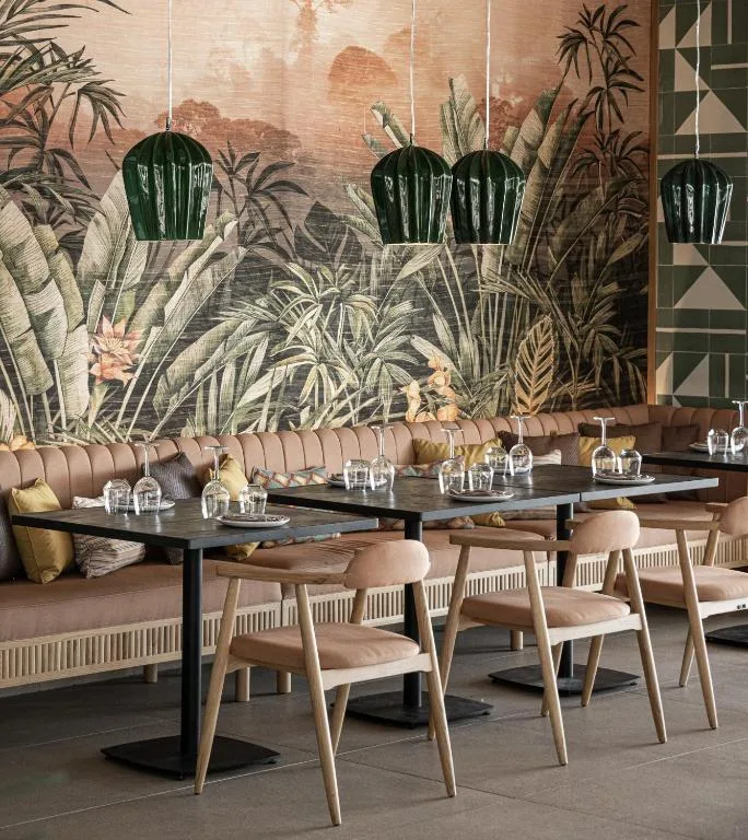Eden Roc Resort: another view