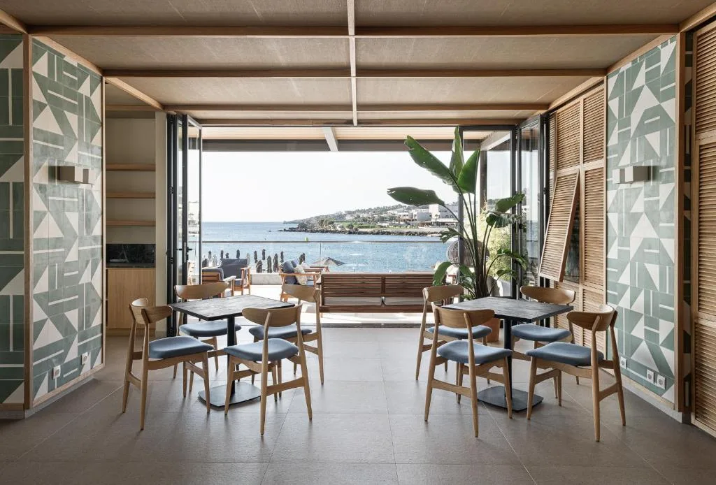 Eden Roc Resort: another view