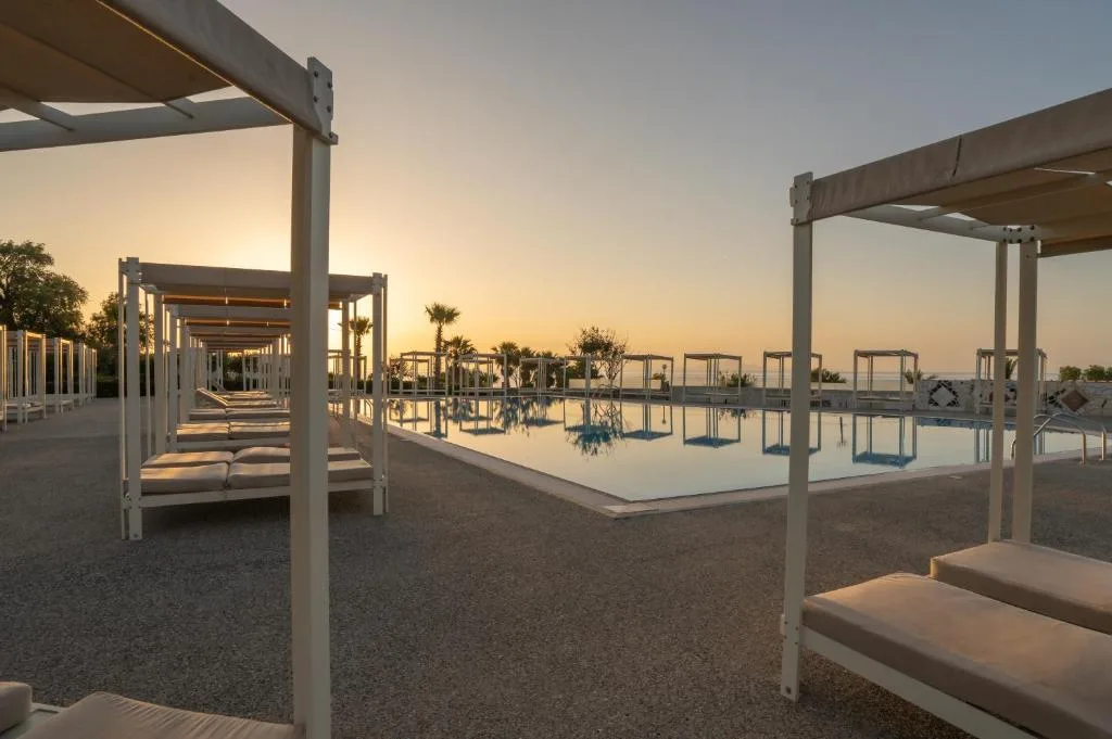 Grand Blue Beach Hotel: another view