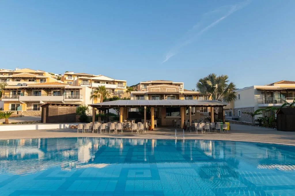 Grand Blue Beach Hotel: another view