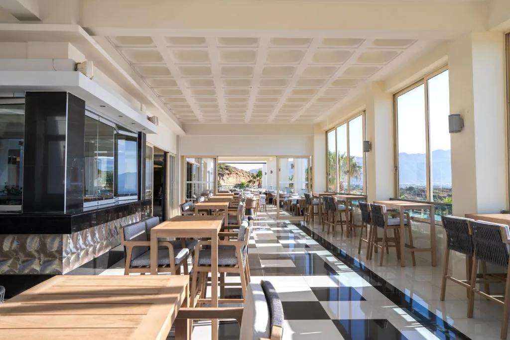 Grand Blue Beach Hotel: another view