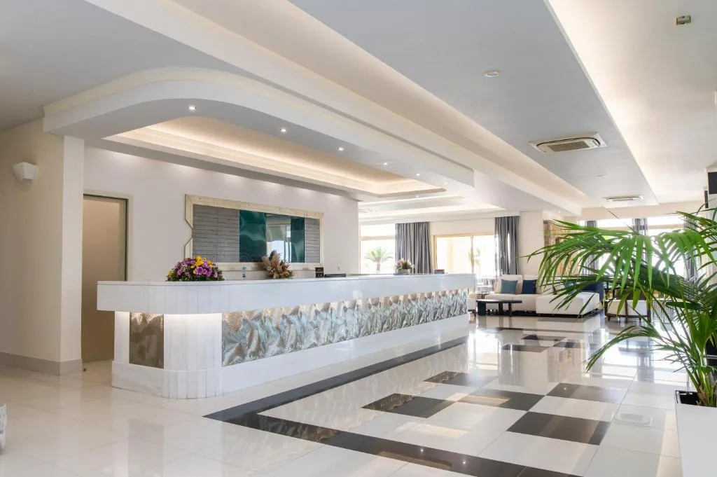 Grand Blue Beach Hotel: another view