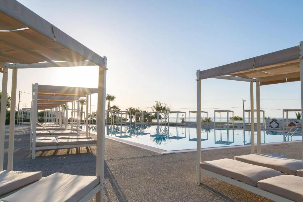 Grand Blue Beach Hotel: another view