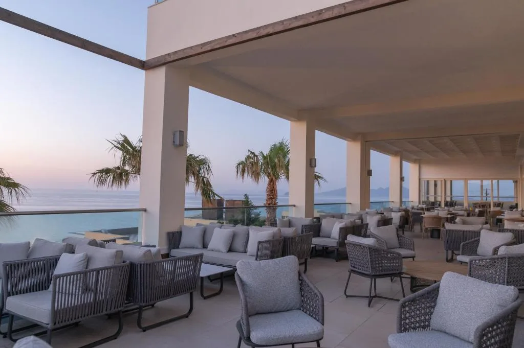 Grand Blue Beach Hotel: another view