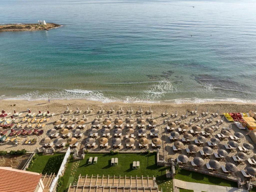 High Beach Resort: another view