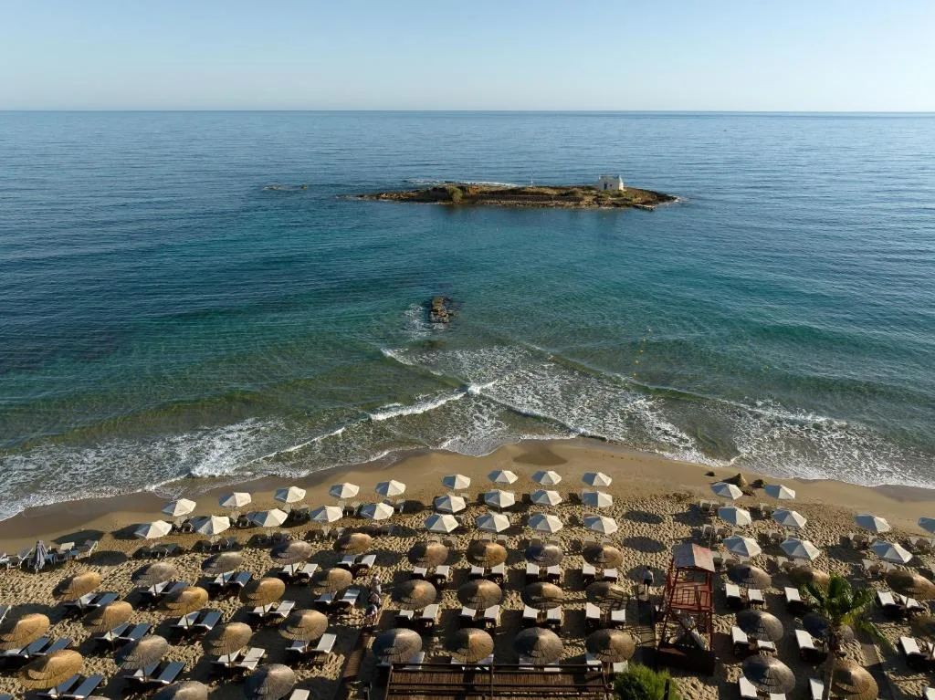 High Beach Resort: another view