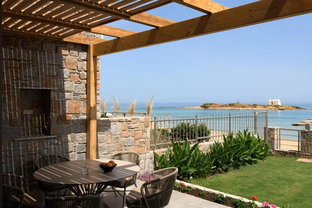 High Beach Resort: another view