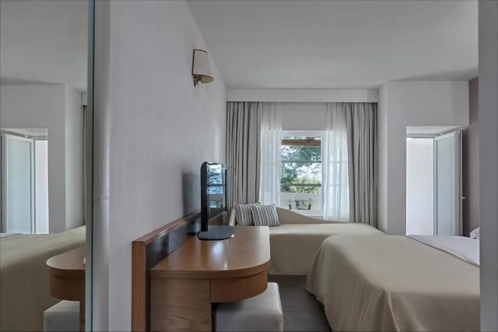 Hydra Beach Resort: another view