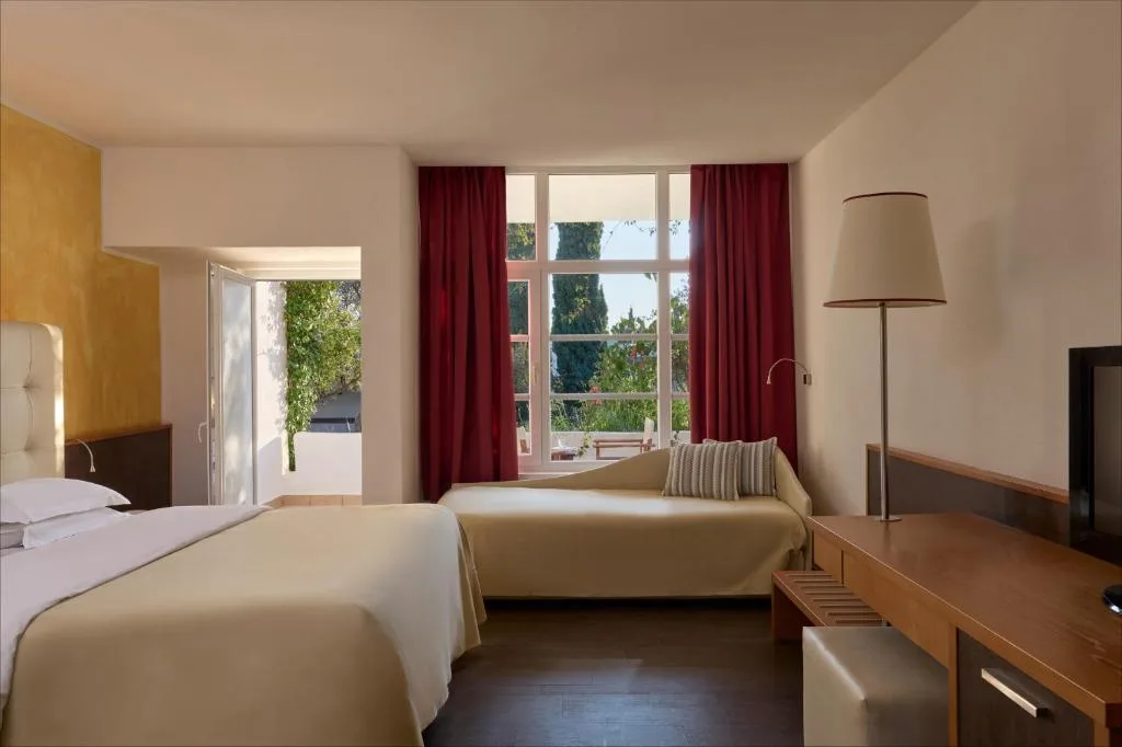 Hydra Beach Resort: another view