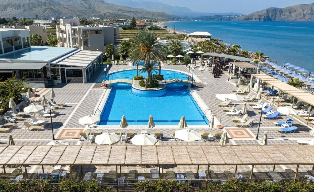 Hydramis Palace Beach Resort: another view
