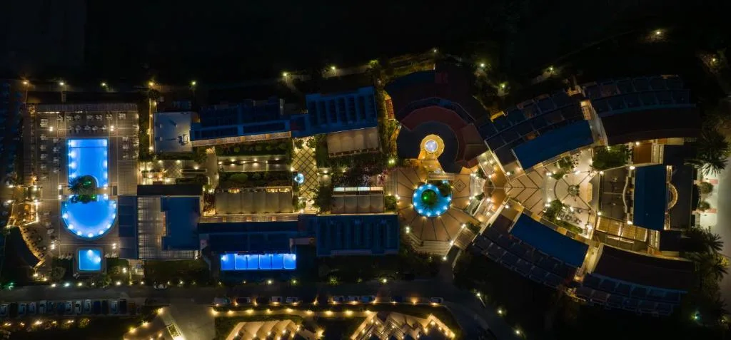 Hydramis Palace Beach Resort: another view
