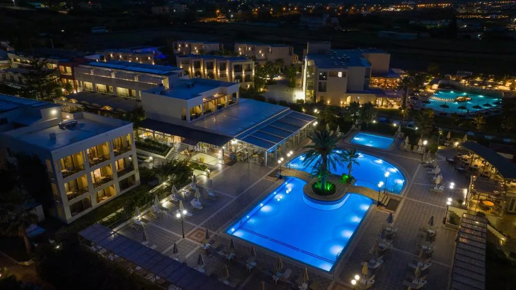 Hydramis Palace Beach Resort: another view
