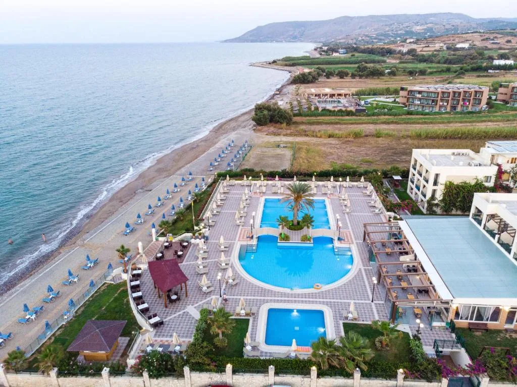 Hydramis Palace Beach Resort: another view