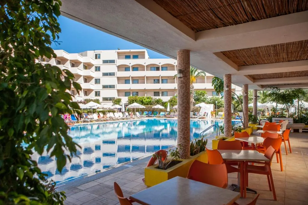 Ialyssos Bay Hotel: another view