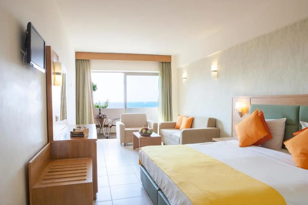 Ialyssos Bay Hotel: another view