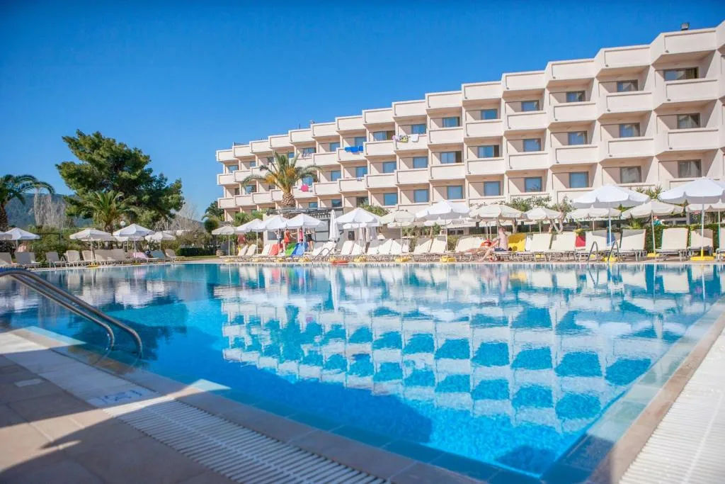 Ialyssos Bay Hotel: another view