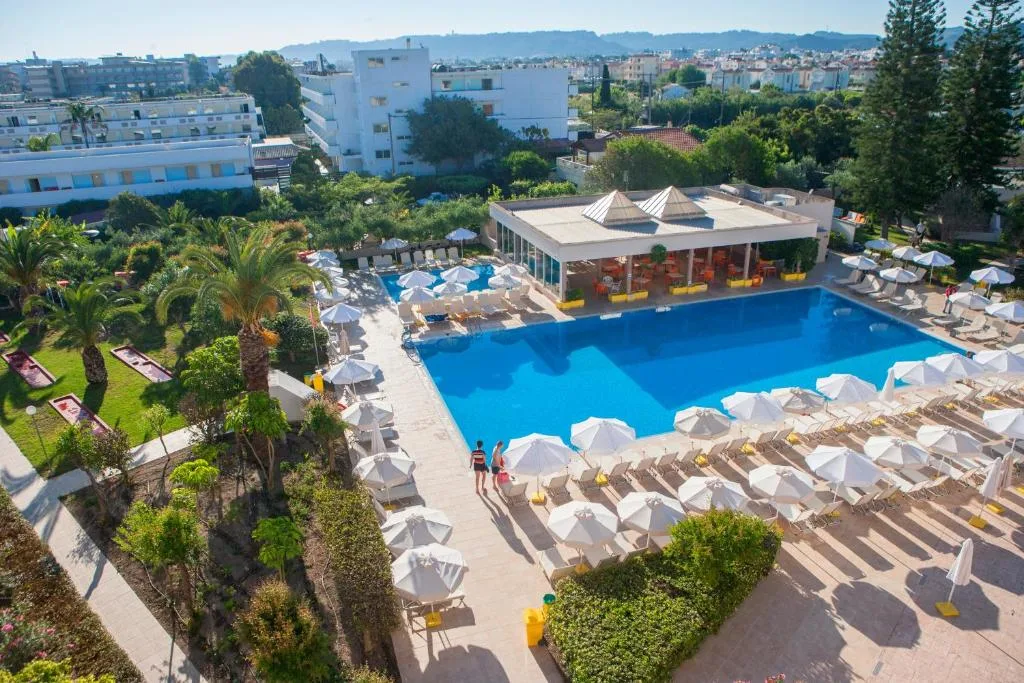 Ialyssos Bay Hotel: another view