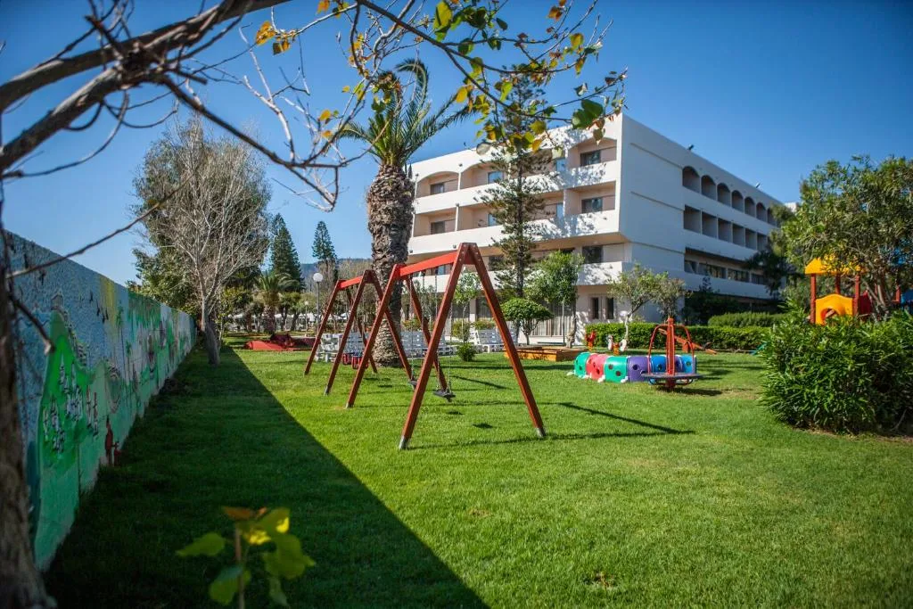 Ialyssos Bay Hotel: another view