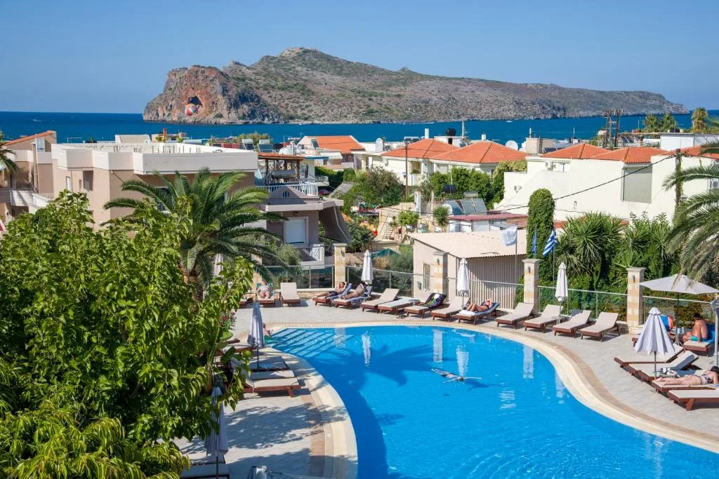 Isida Hotel Agia Marina: another view