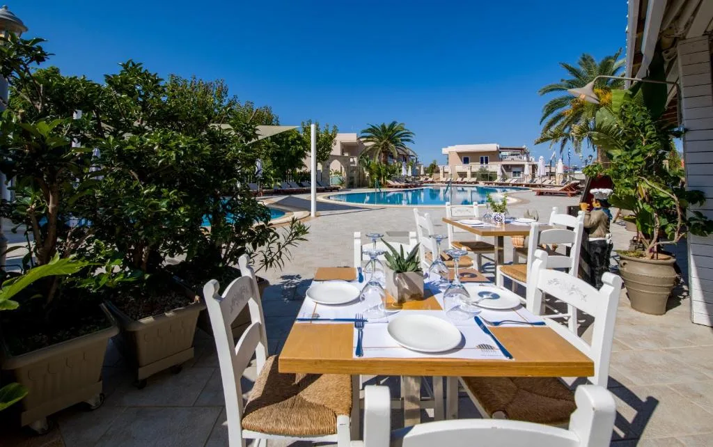 Isida Hotel Agia Marina: another view