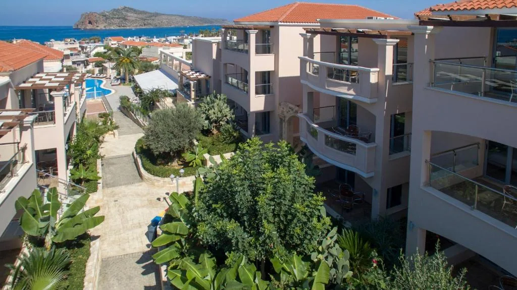 Isida Hotel Agia Marina: another view