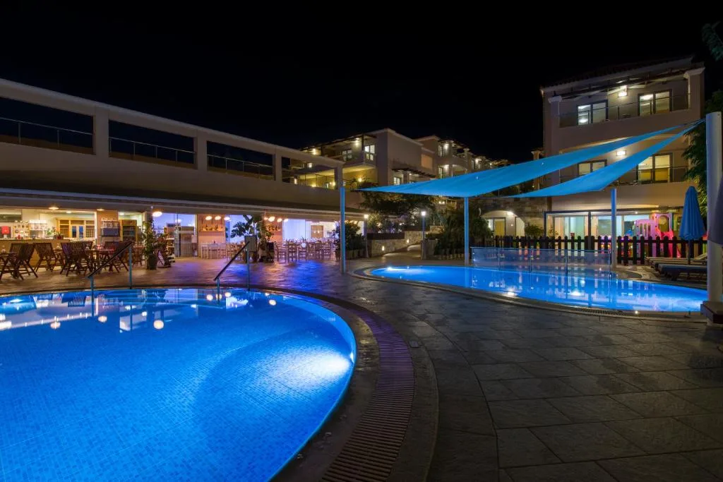 Isida Hotel Agia Marina: another view