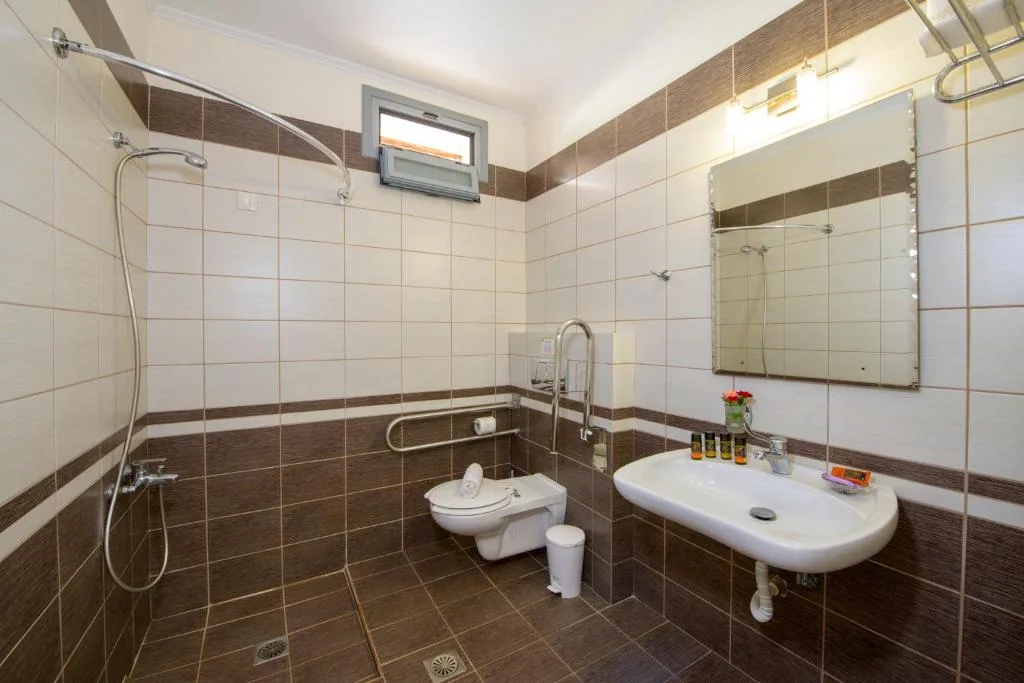 Isida Hotel Agia Marina: another view