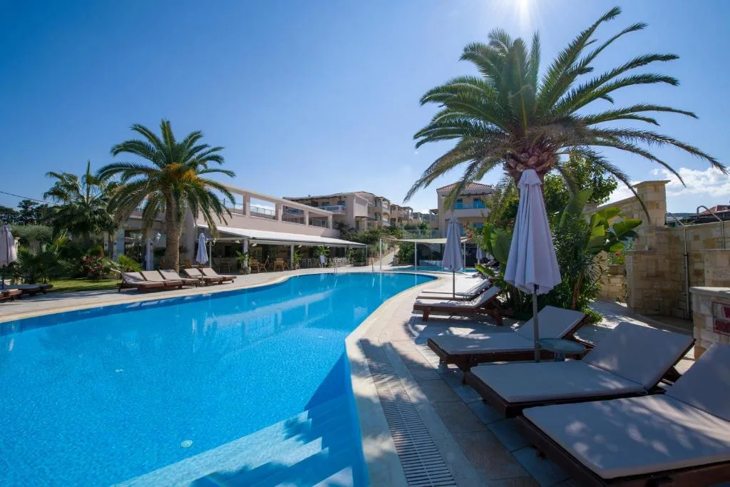 Isida Hotel Agia Marina: another view