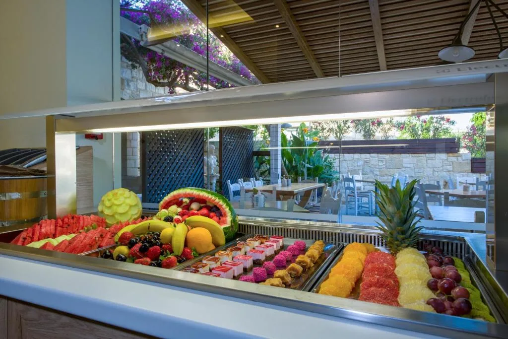 Isida Hotel Agia Marina: another view