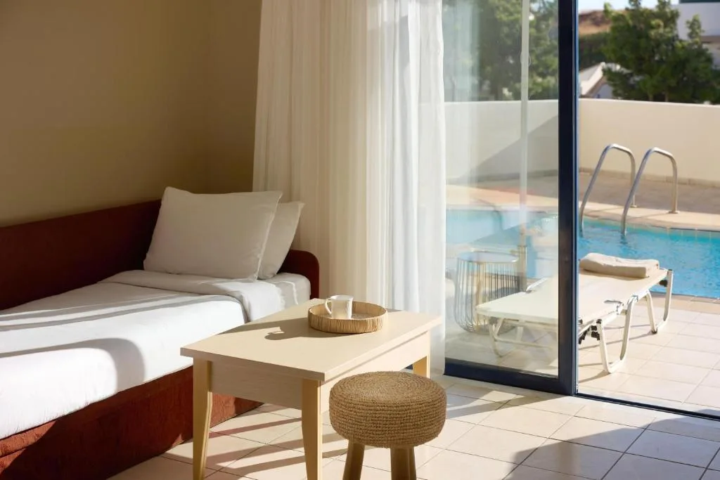 Kiotari Miraluna Beach Resort: another view