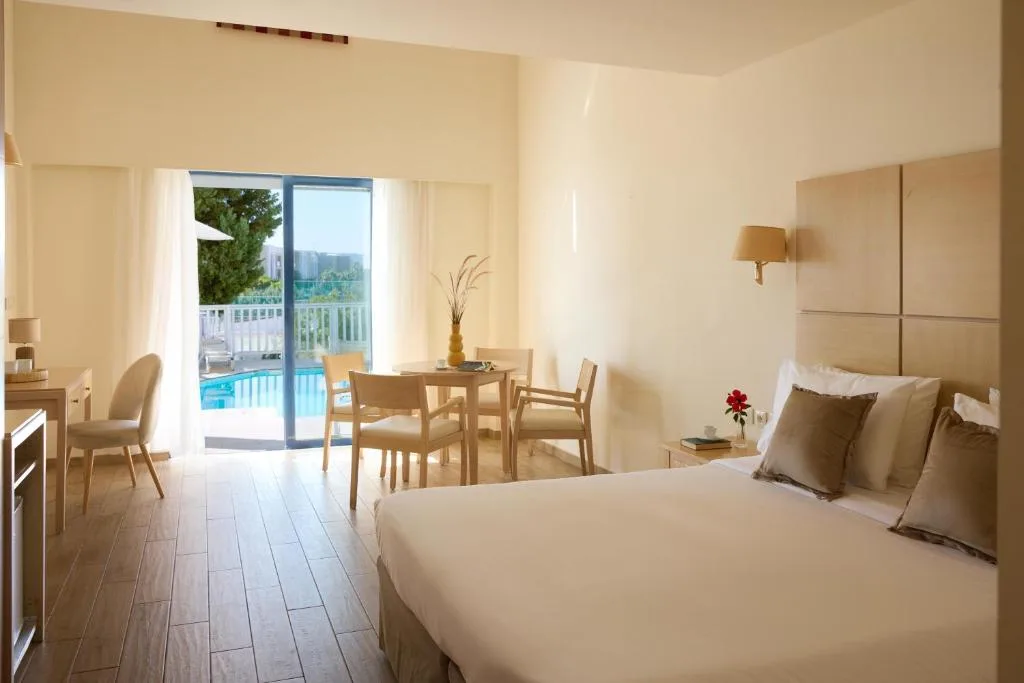 Kiotari Miraluna Beach Resort: another view
