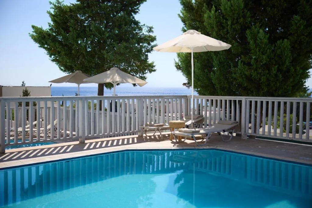 Kiotari Miraluna Beach Resort: another view
