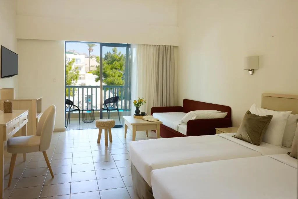 Kiotari Miraluna Beach Resort: another view
