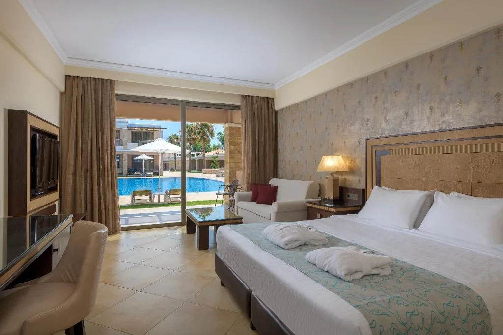 La Marquise Luxury Resort Complex: another view
