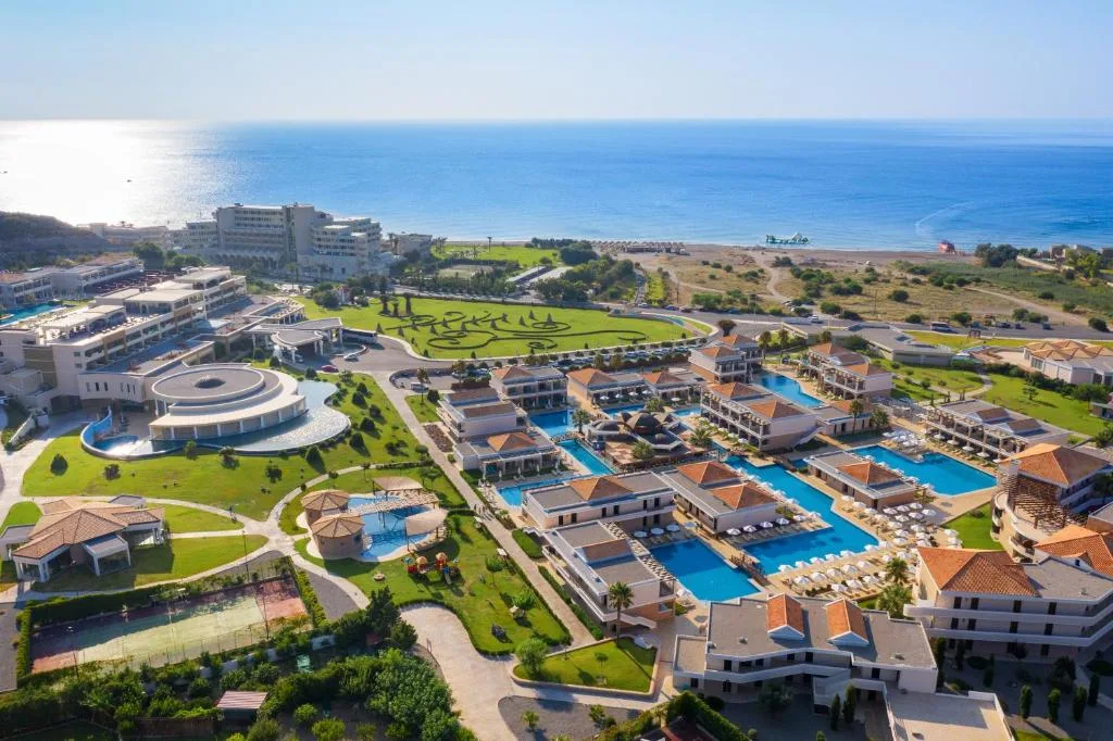 La Marquise Luxury Resort Complex: another view