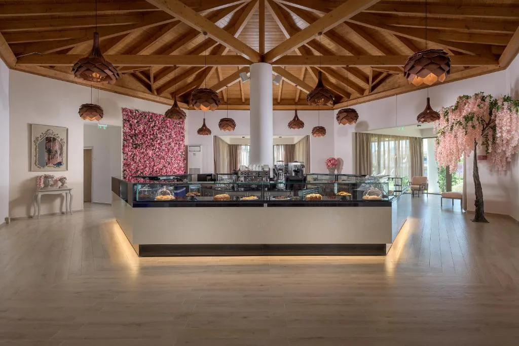 La Marquise Luxury Resort Complex: another view
