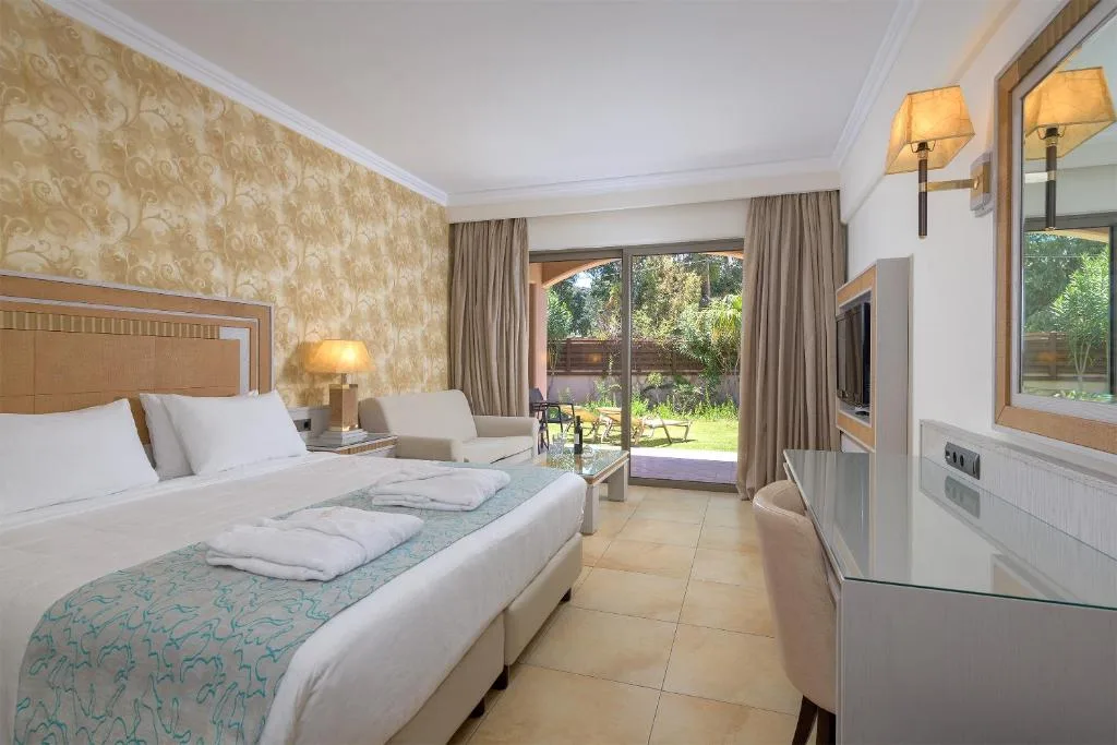 La Marquise Luxury Resort Complex: another view